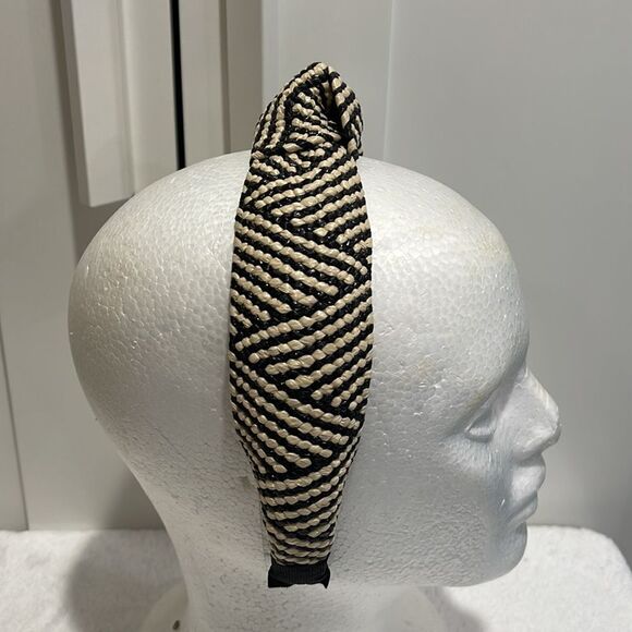 Brand New!! Woven headband with knot detail - Picture 2 of 3